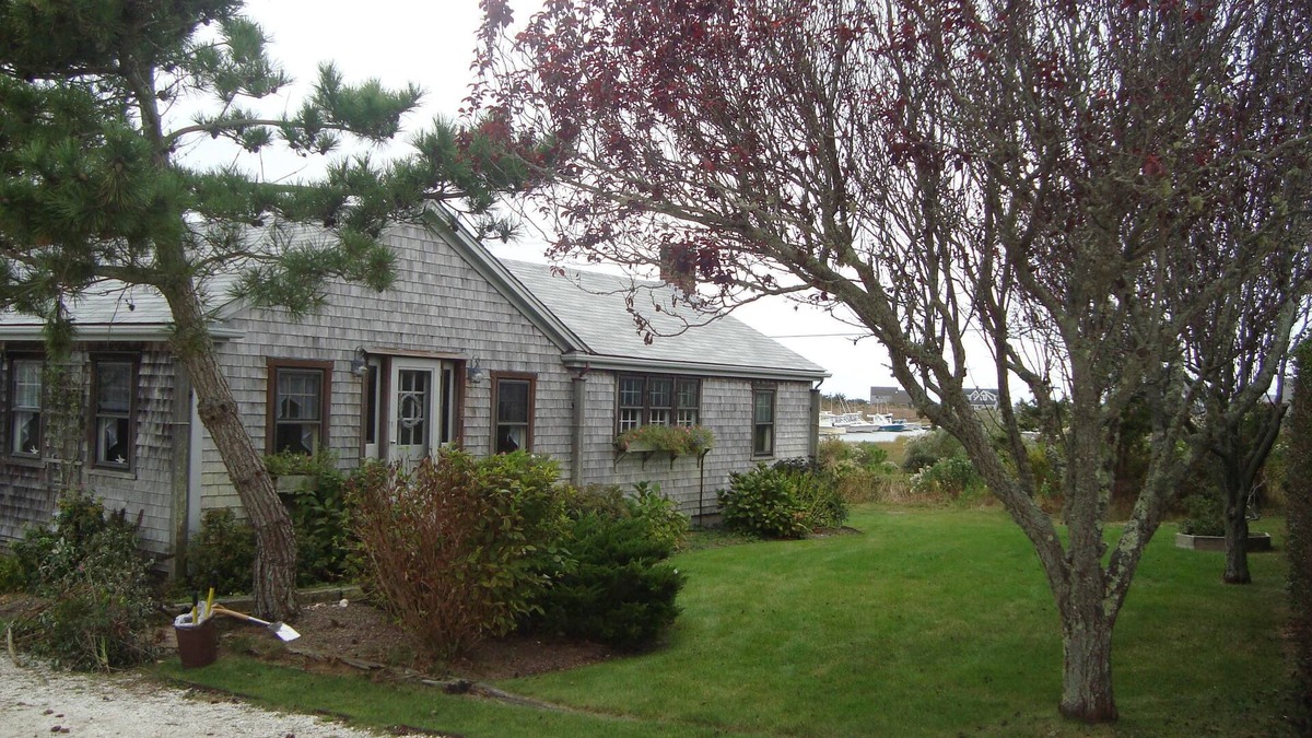 Madaket Cottage | Sunset and Scenic Views of Hither Creek and Madaket Harbor .a peaceful place!