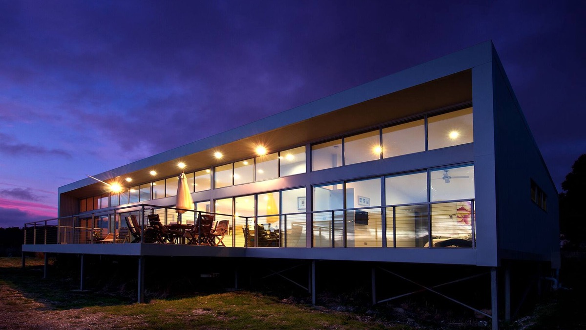 Alonnah House | Sunset Bay Escape- A spectacular place to unwind with a loved one or friends