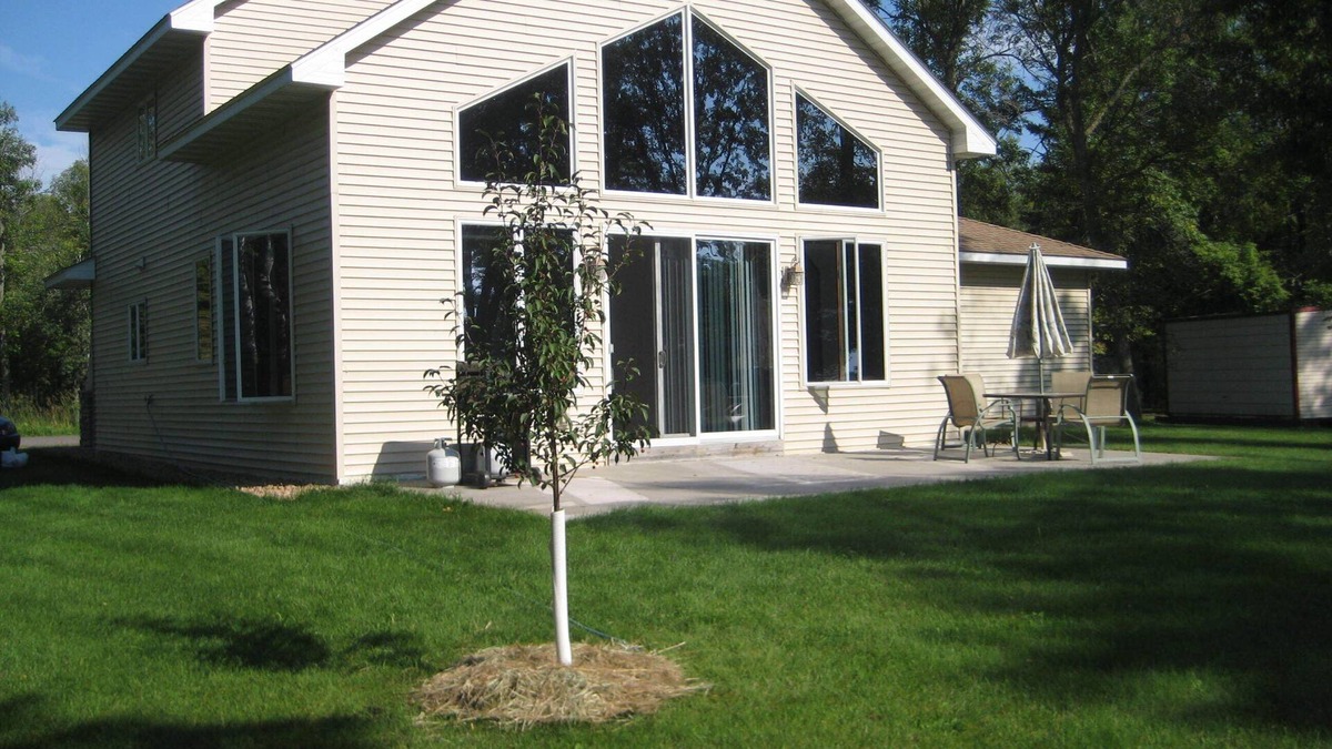 Isle House | Sunset Bay Getaway - Beautiful Home, SAND BEACH!