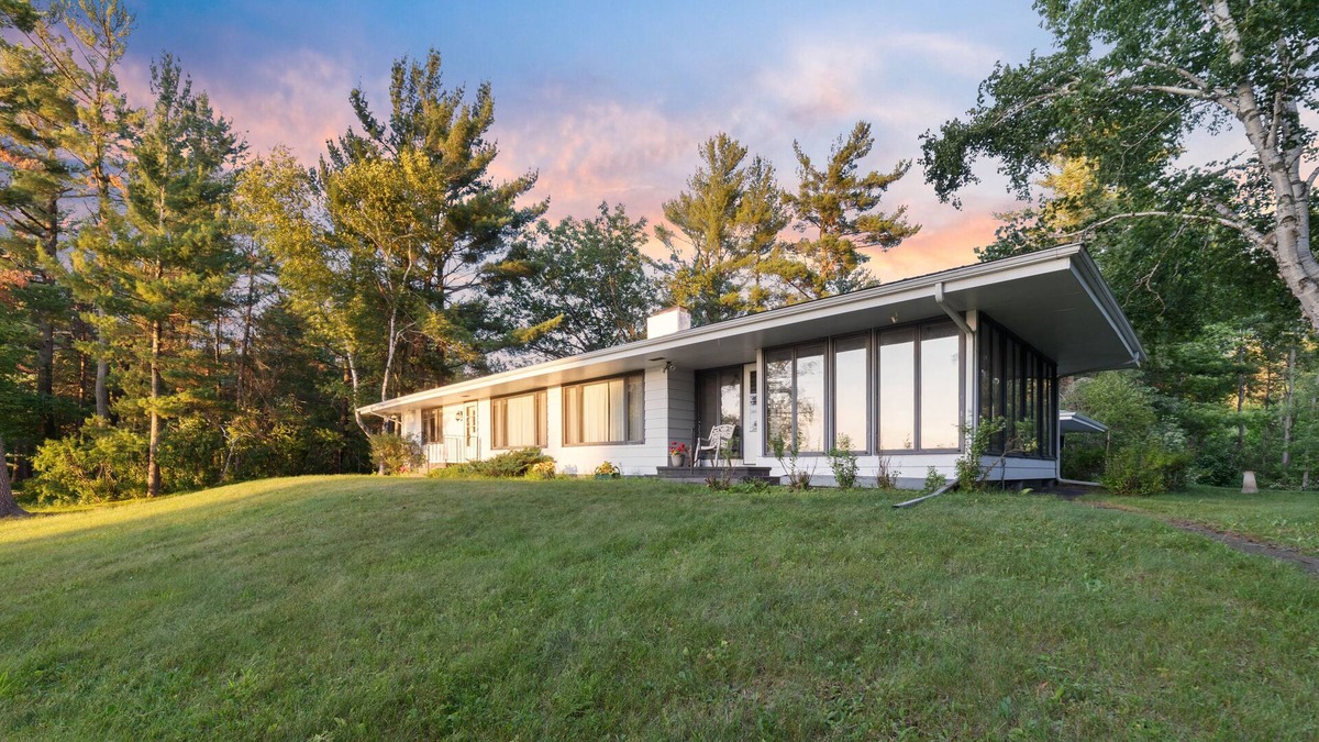 Carlton Cabin | Sunset Bay Lake Home w/Sauna & 32ft Dock