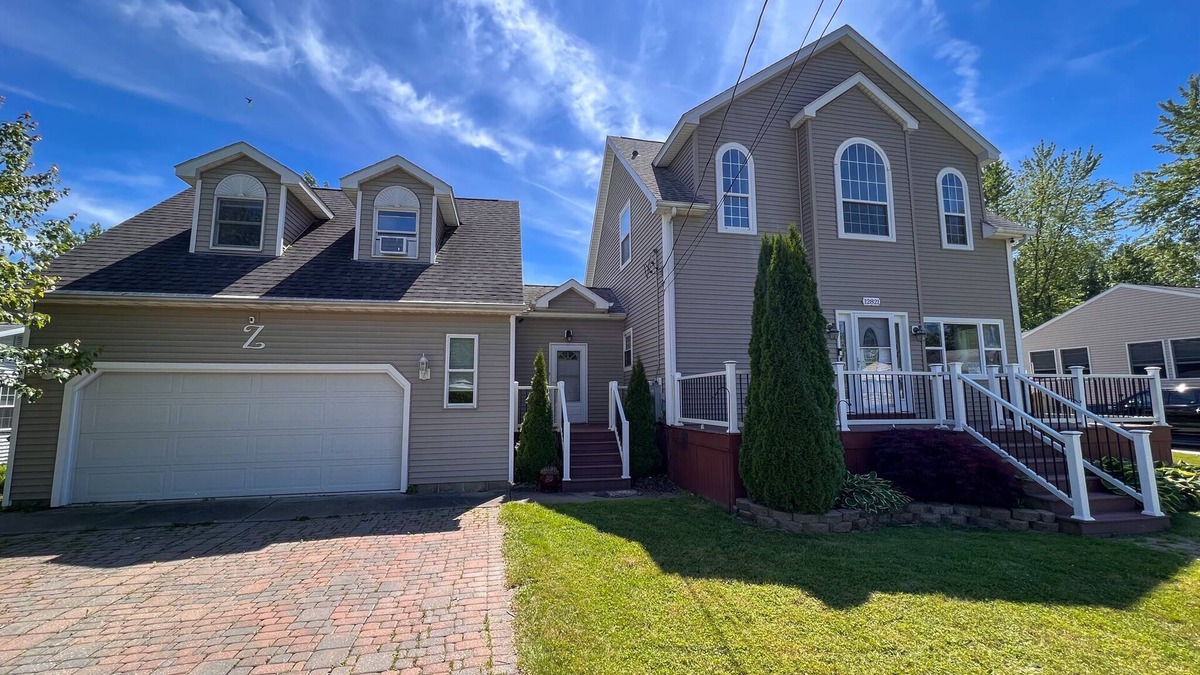 Irving House | Sunset Bay Luxe Family Fun House - Buffalo Region - Pool and Billiards Table