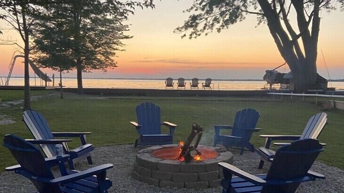 Anchorville House | Sunset Bay: Make Summer Unforgettable at Sunset Bay Lake House – Swim, Fish & Relax