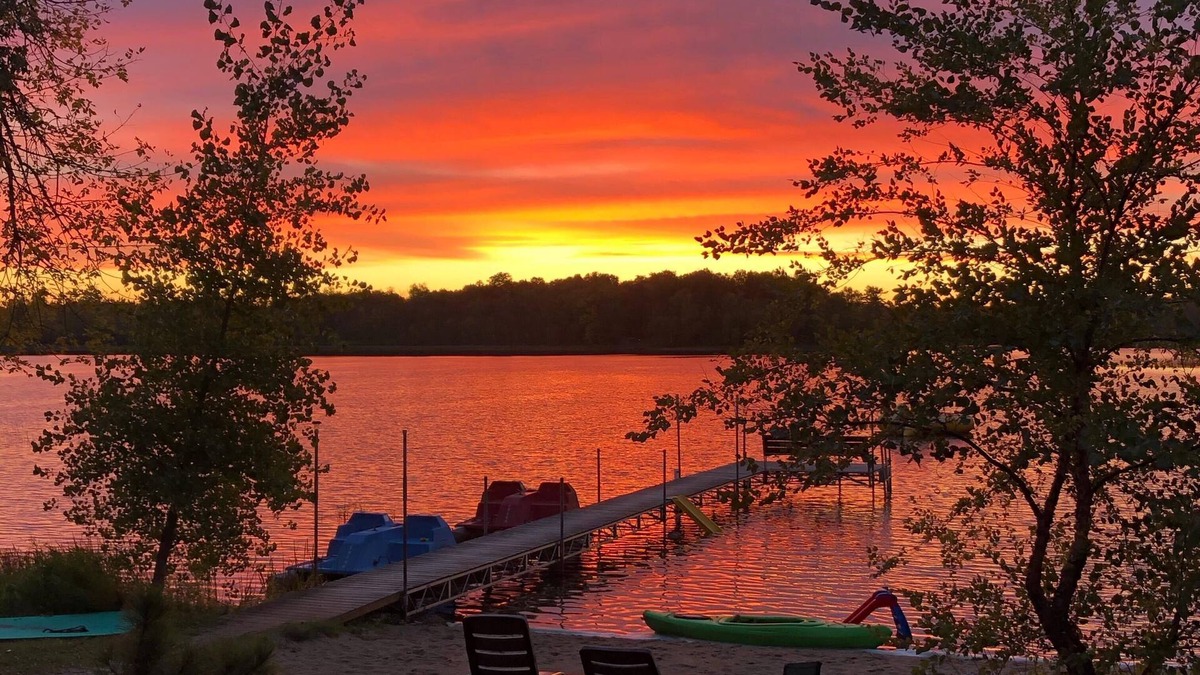 Hackensack Resort | Sunset Bay Vista- 4BR/2BA Lodge on Baby Lake- Family Friendly