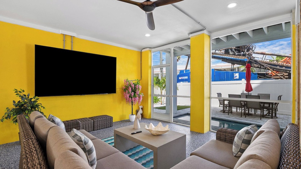 Bradenton Beach House | Sunset Beach House – Sleeps 18, Walk to Beach
