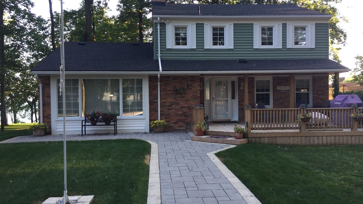 Plympton-Wyoming House | Sunset Bell Lakehouse & Beachfront Retreat - Lake Huron