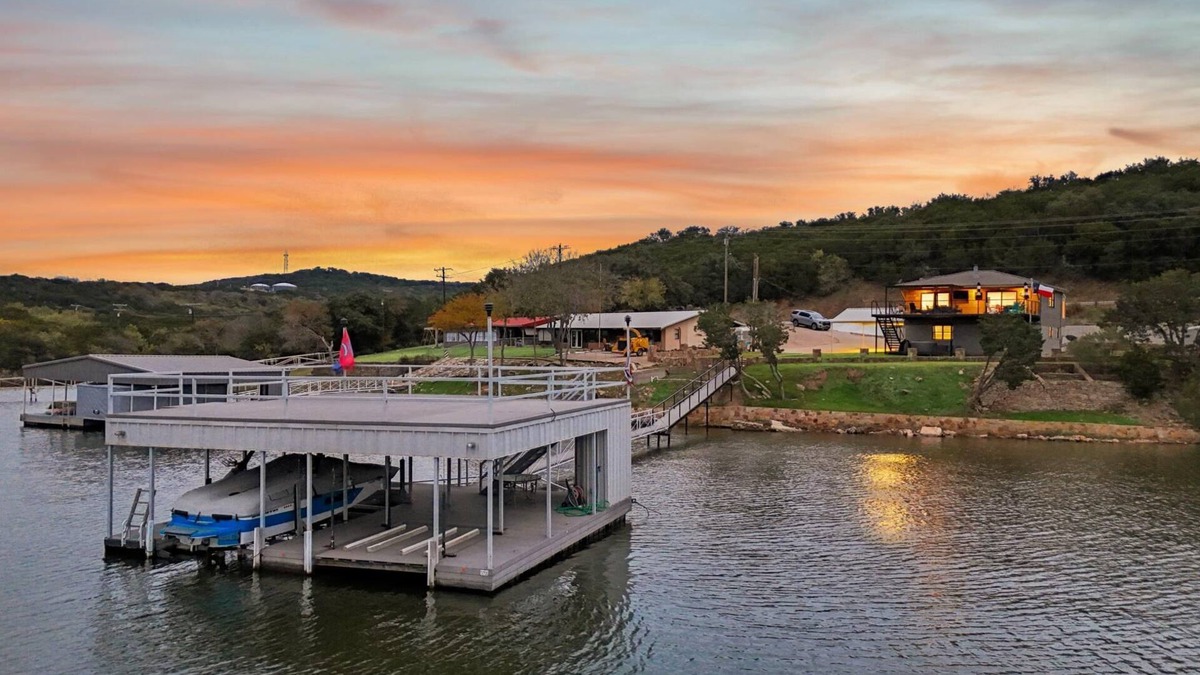 Graford House | Sunset Bluff @ PK | Dock and Hot Tub! Sleeps 12