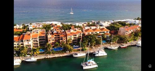 Puerto Aventuras Apartment | Sunset & Boat Watching Balcony