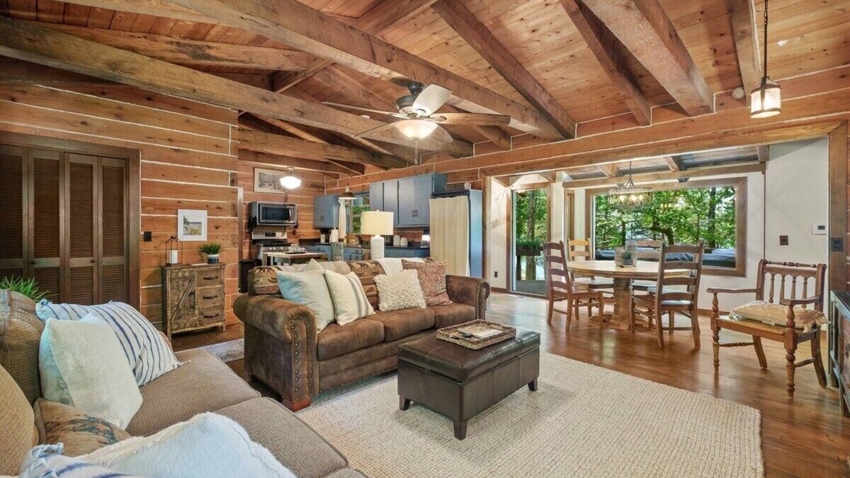 Rogers House | Sunset Cabin - Secluded retreat on Beaver Lake