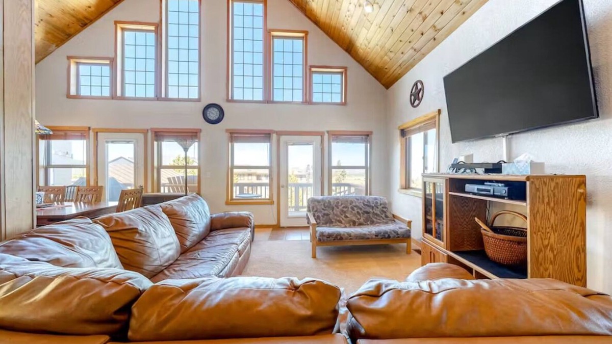 Fraser Ski Chalet | Sunset Chalet - 3Bed, Loft, 2Bath - Sleeps up to 12