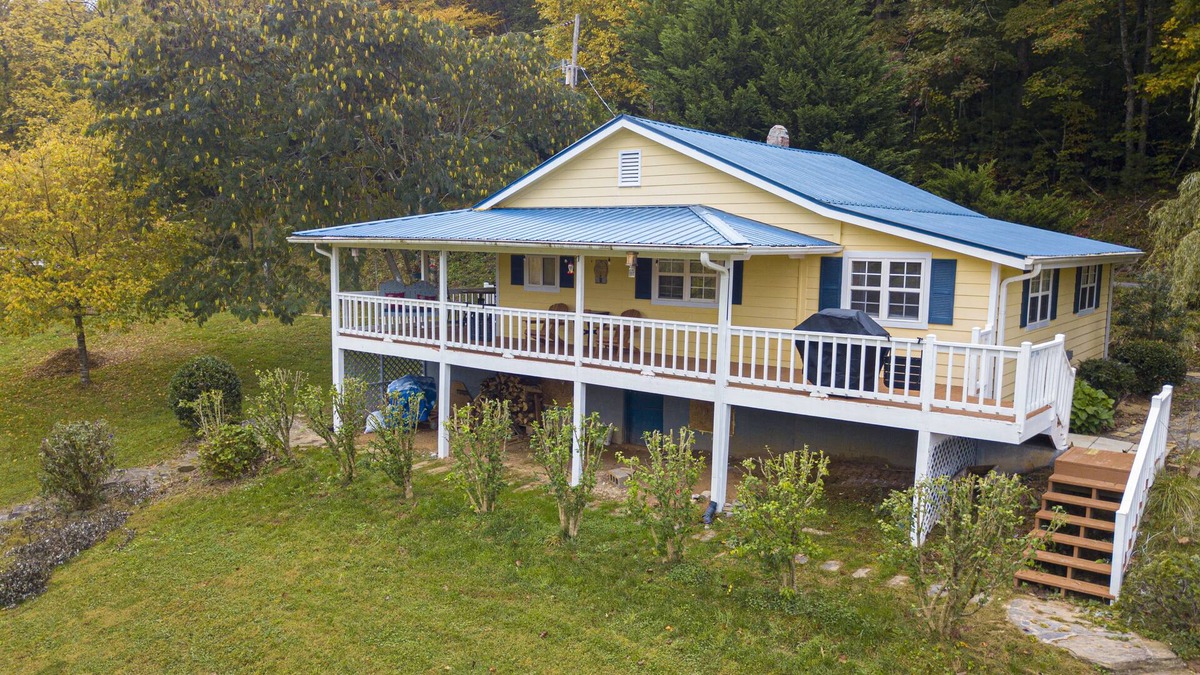 Hayesville Cabin | SUNSET COTTAGE: 1 BR, 1 BA Cabin or Bungalow in Hayesville, Sleeps 4