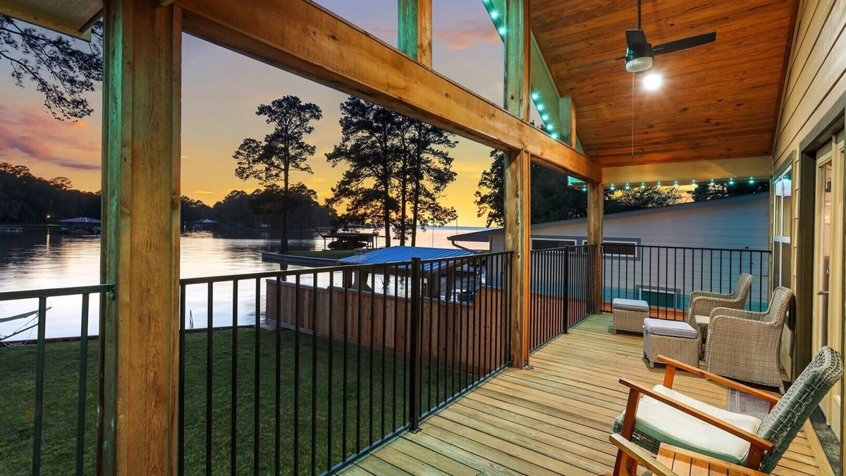 Blanchard House | SUNSET COVE #2 - LAKEFRONT RETREAT WITH SPECTACULAR SUNSET VIEWS!