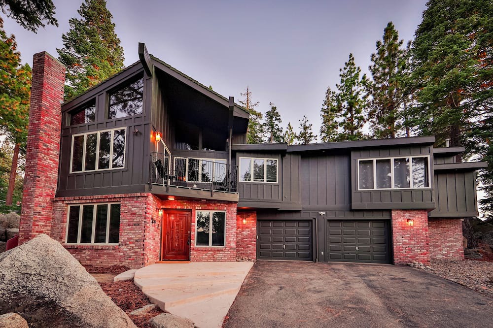 Lincoln Park House | Sunset Cove – Chic Tahoe Retreat