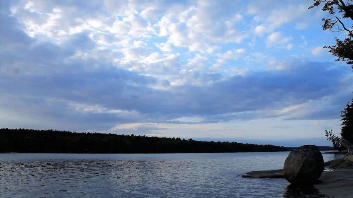 Corea House | Sunset Cove Cottage, private granite beach, fire pit