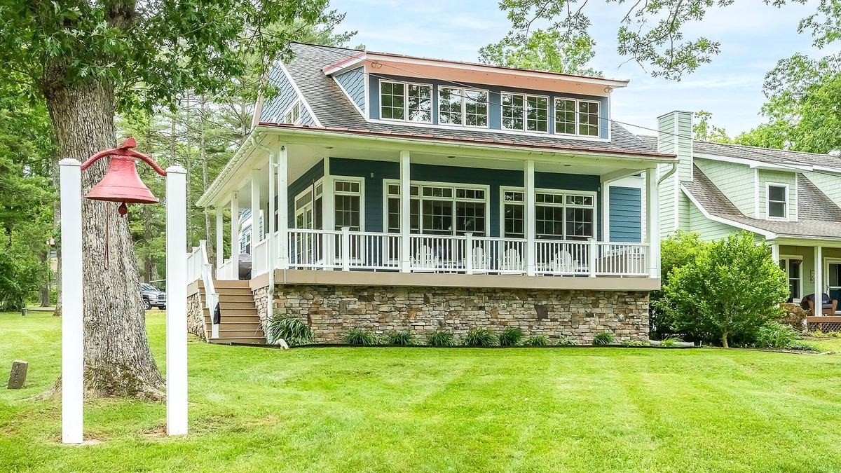 Swanton House | Sunset Cove | Dog Friendly, Lakefront, Dock!