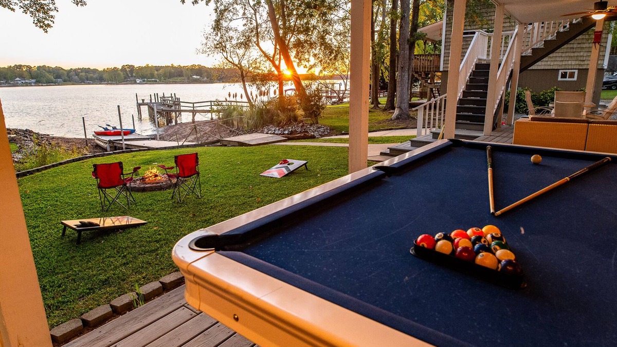 Newberry Shores House | Sunset Cove-Waterfront private dock, kayaks, your lake home!