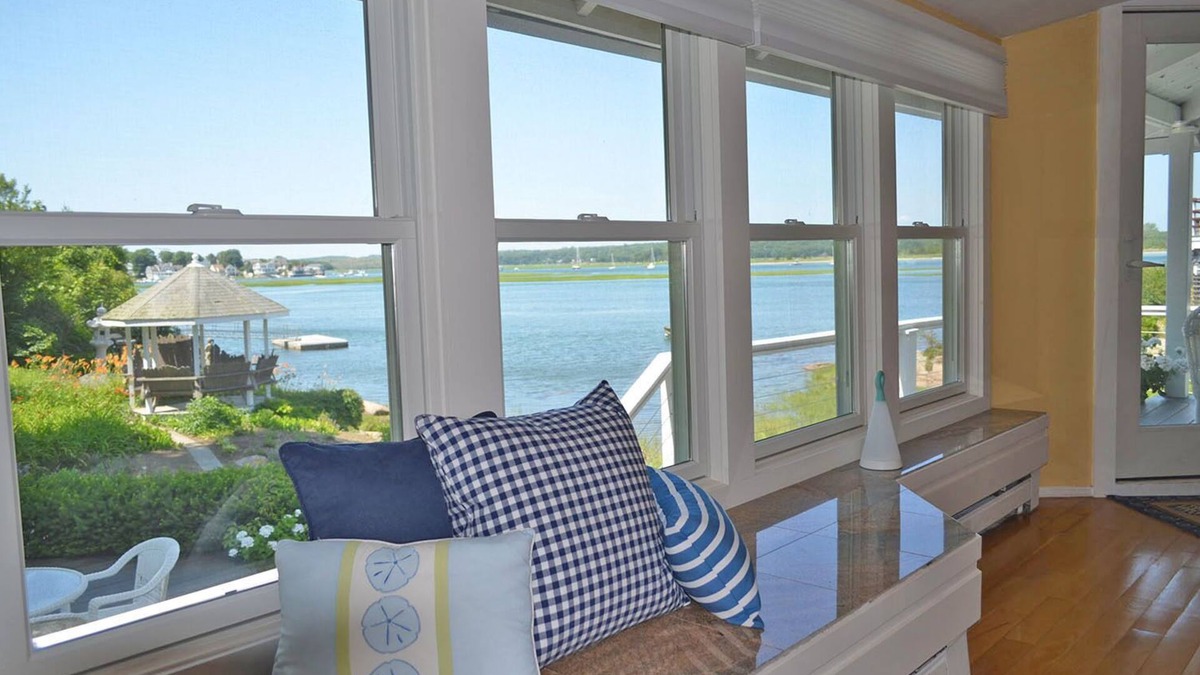 Gloucester House | Sunset Cove: Waterfront at Goose Cove