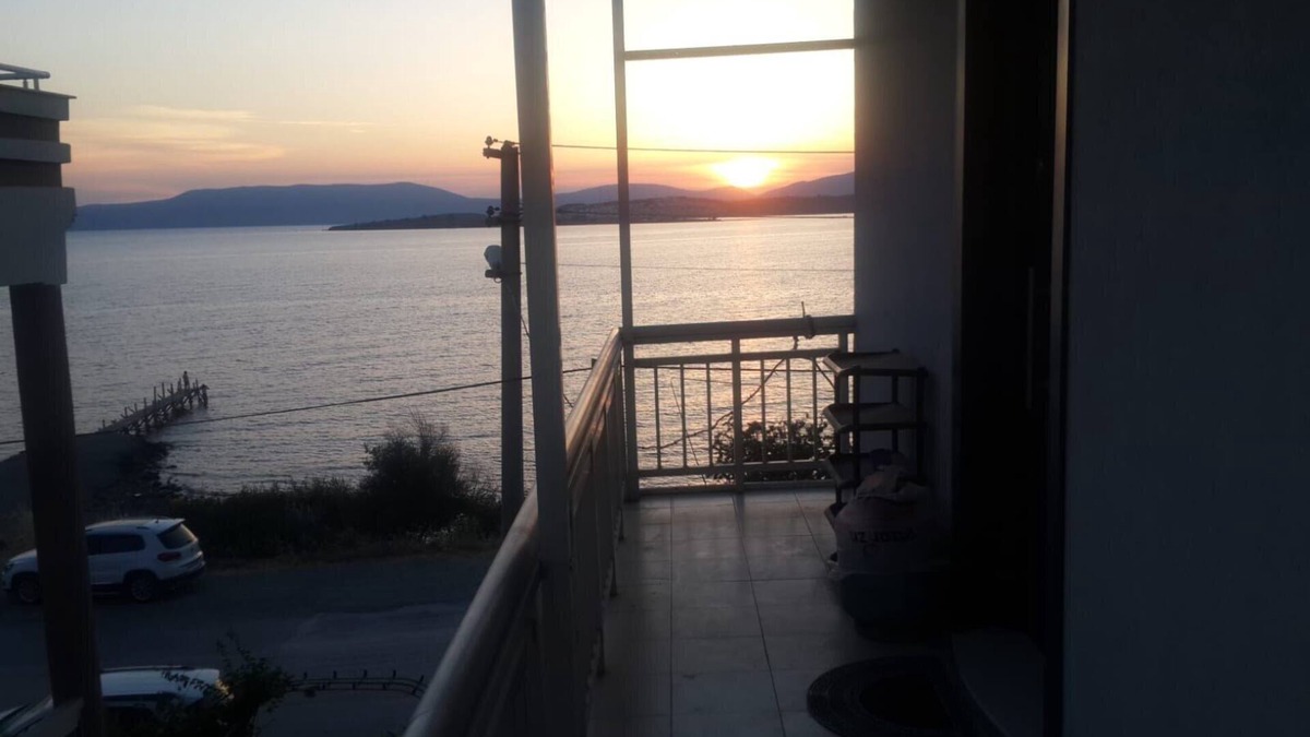 Seferihisar House | Sunset, Denize sıfır yazlık çatı dubleks ev