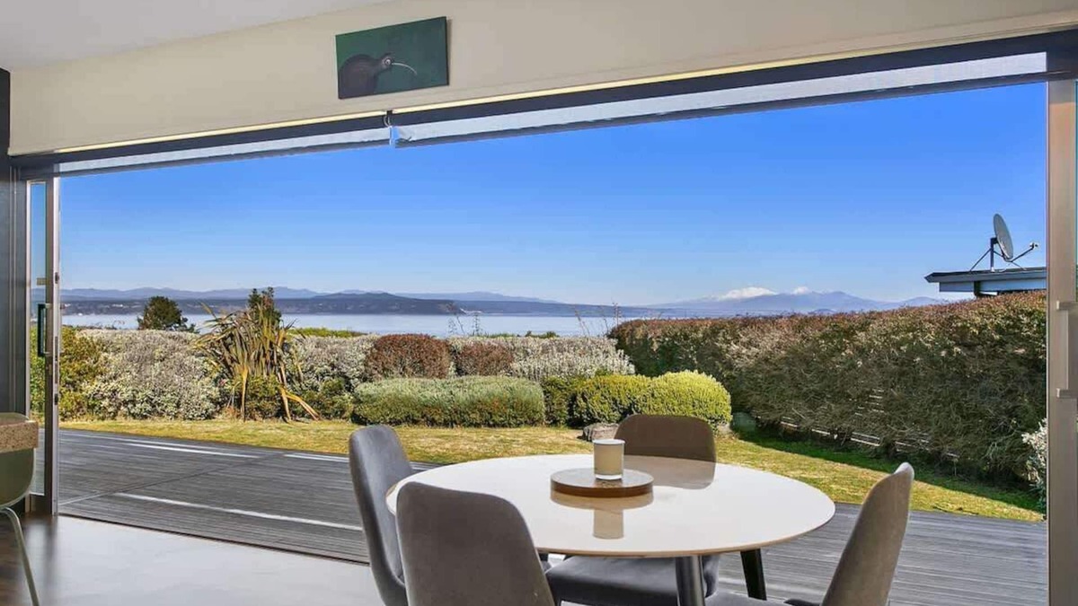 Wharewaka Apartment | Sunset dreamer Summar