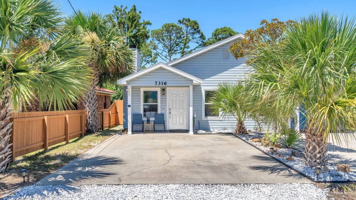 Gulf Lagoon Beach House | Sunset Dreams King Bed 5 Min Walk to Beach!