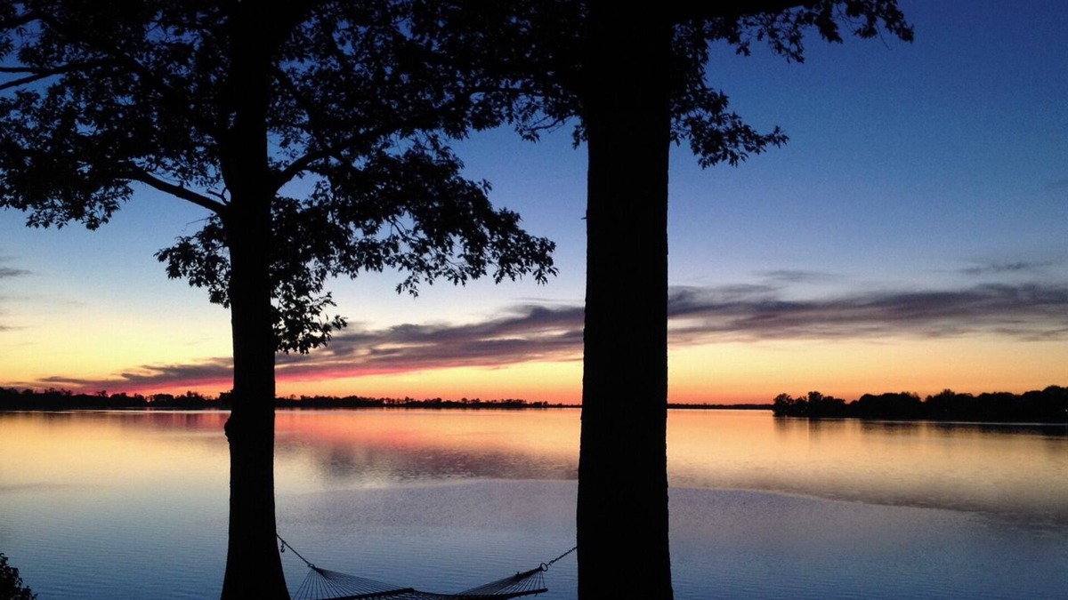 West Lake Bed & Breakfast | Sunset Escape On Westlake. This B&B offers 2 suites that are rented separately