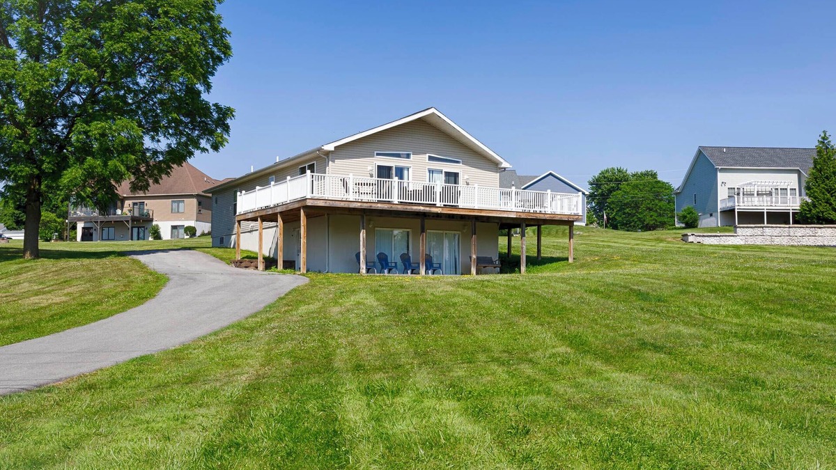 Romulus House | Sunset Escape: Stunning Seneca Lake Sunsets!