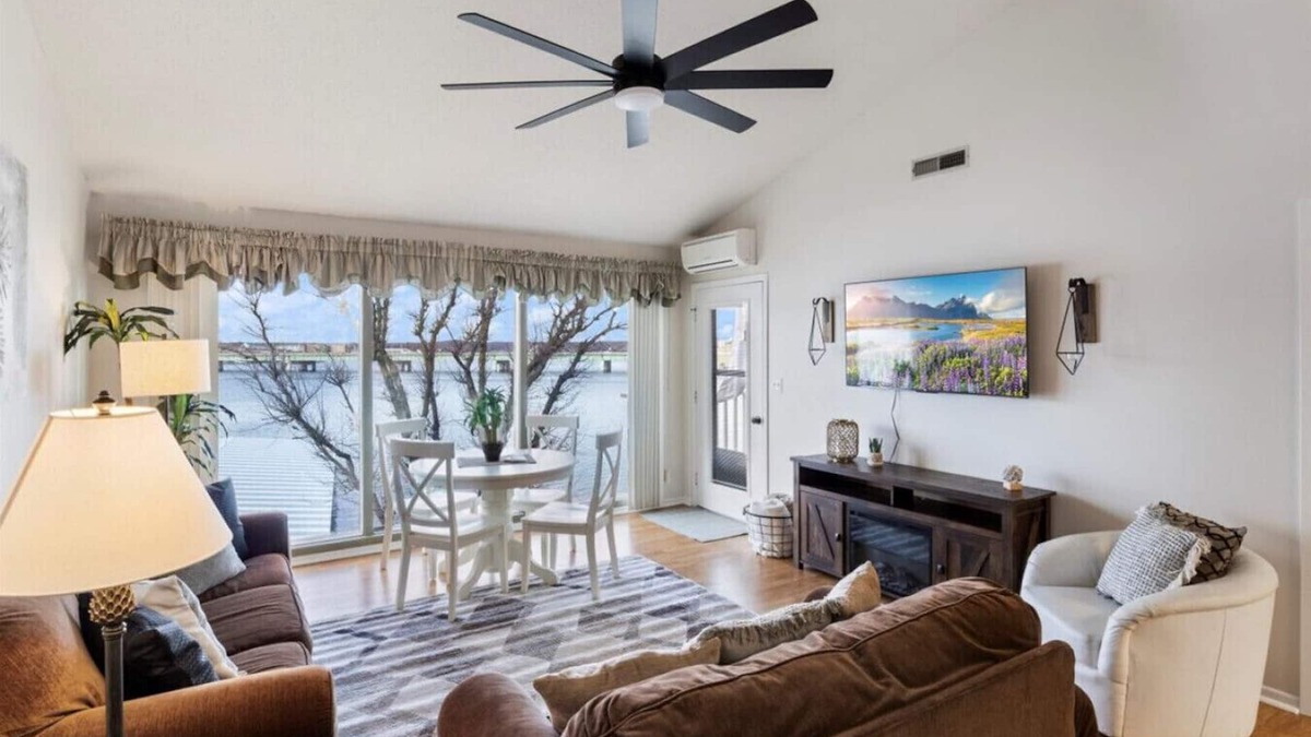 Osage Beach Condo | Sunset Escape - Waterfront, Pool, & More!