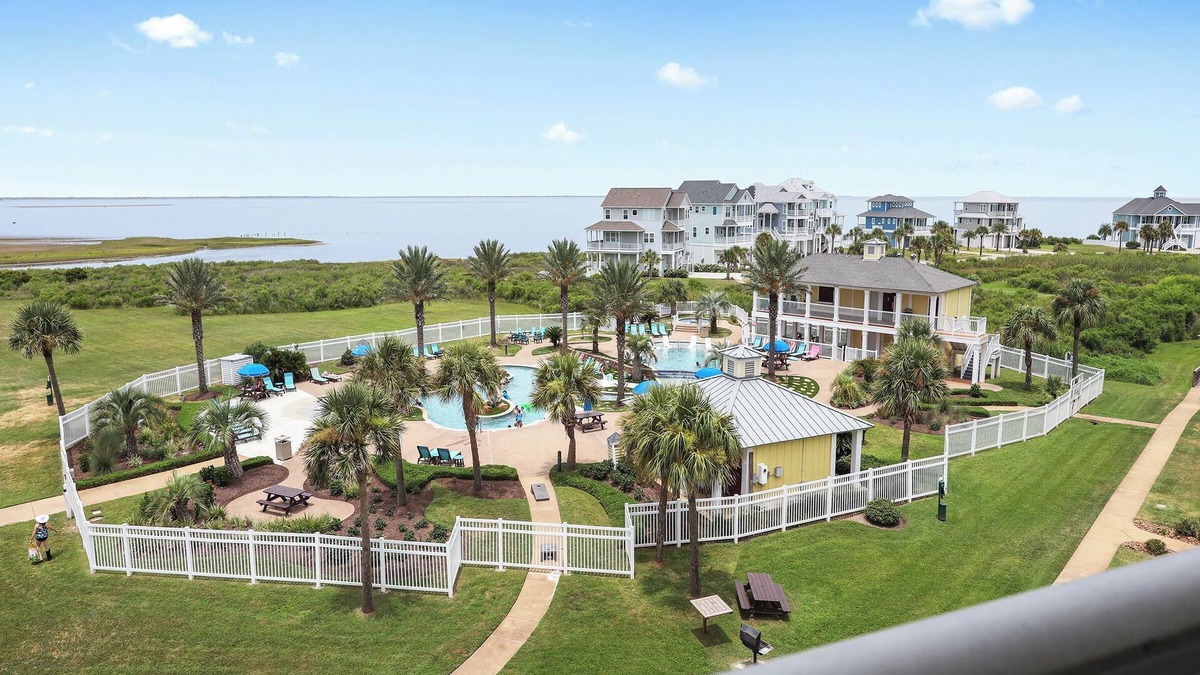 Galveston Condo | Sunset Estuary - Overlooking Lazy River Pool - Top Floor- NEW LISTING