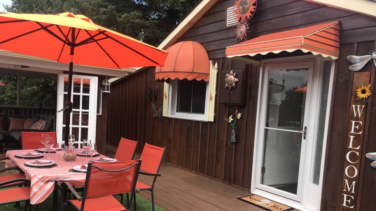 Dunsford Cottage | Sunset Garden ,beautiful lake, sunset views, perennial gardens