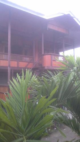 Bunaken House | Sunset Guest House & Bar