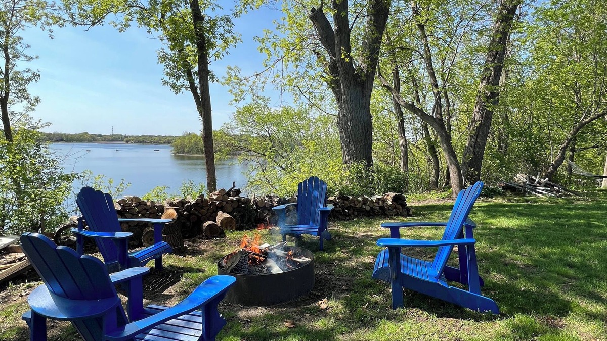 Center City Cabin | Sunset Haven located within 45min of the Twin Cities and right on the lake!