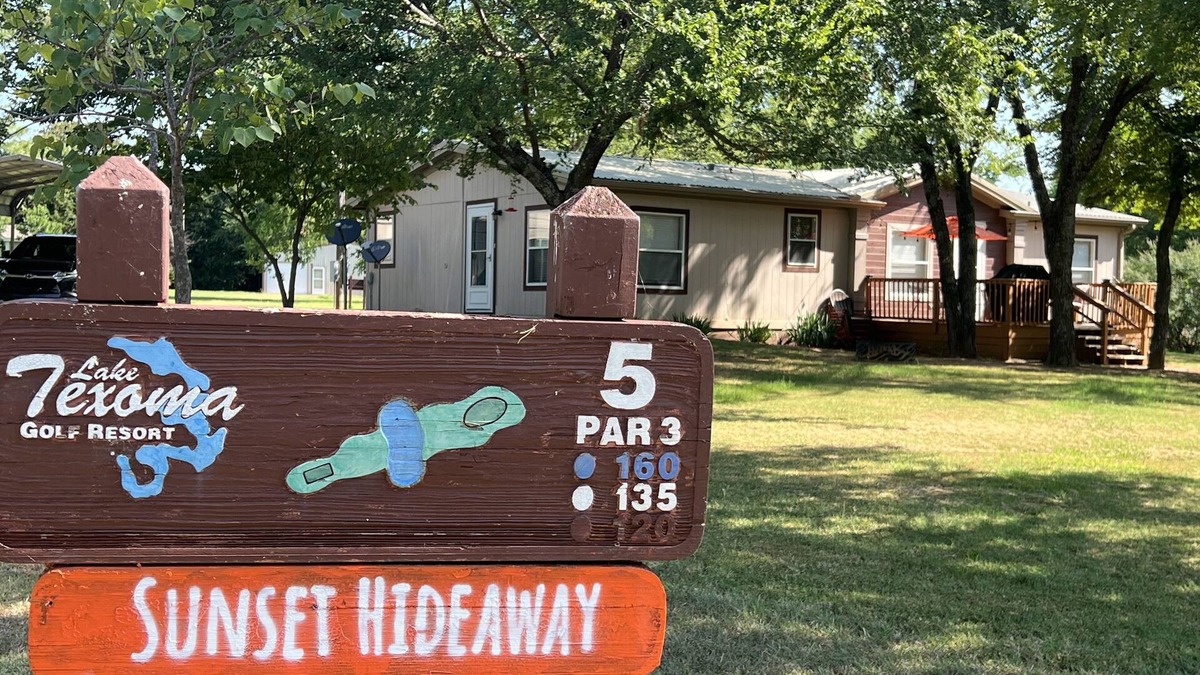 Kingston House | Sunset Hideaway- Washita Point- 2 miles from Alberta Creek Marina on Lake Texoma