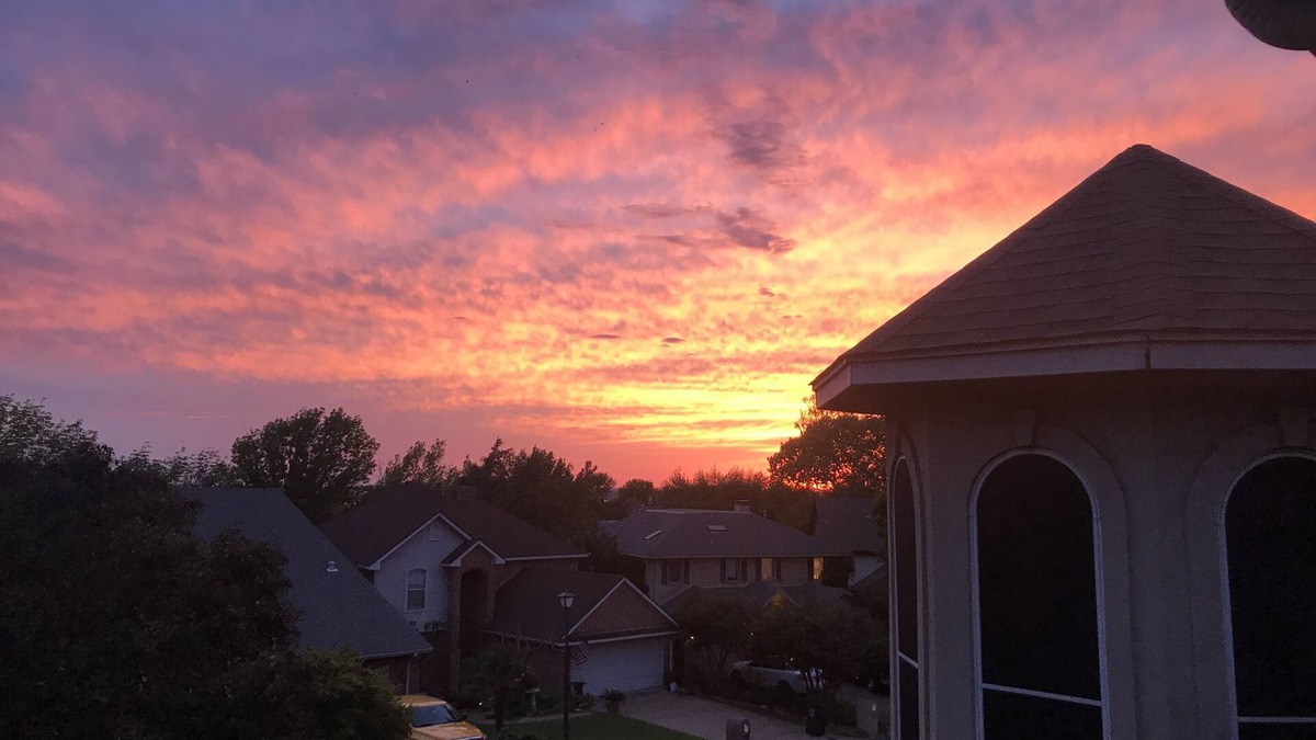 Rockwall House | Sunset Hill Haven: Relaxing balcony & Backyard, short walk to Rockwall Harbor