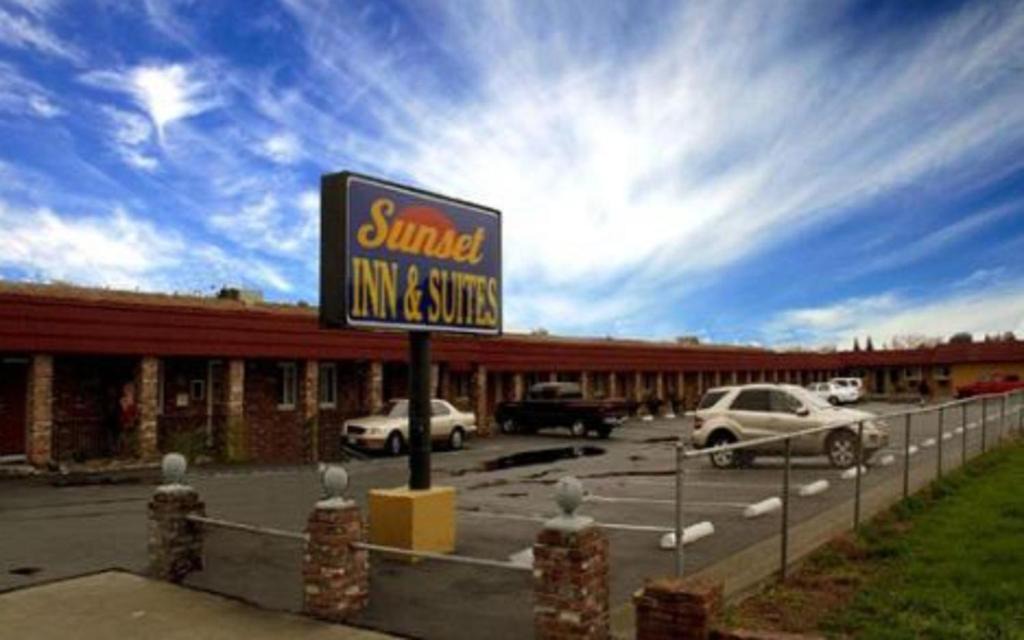 West Sacramento Hotel | Sunset Inn and Suites West Sacramento