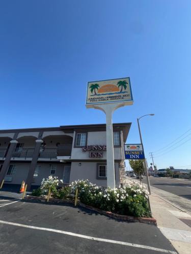 Gardena Hotel | Sunset Inn & Suites