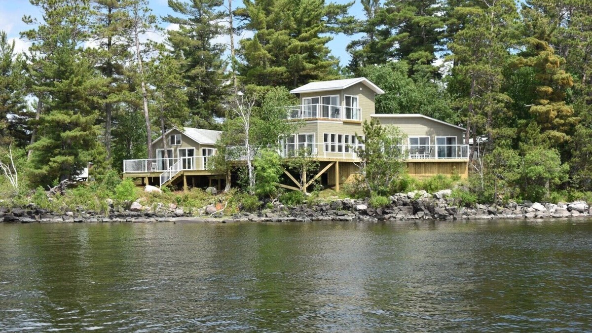 Kenora House | Sunset Island on Lake of the Woods - Beautiful, Modern & Private