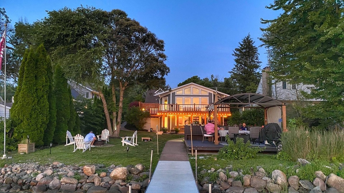 Bass Lake House | Sunset Lake Home-Hot Tub/Bikes/Paddle Board/Kayaks/Fires/Island Raft