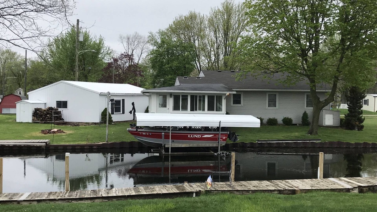 Coldwater House | SUNSET LAKE HOUSE!The best of family time at the North Chain of Lakes.SLEEPS 8!