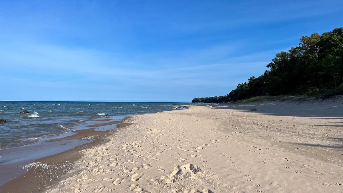 Harbor Springs House | Sunset Landing - Private Sandy Beach, Lamkin Drive 3 BD, 2 BATH (Sleeps 6)