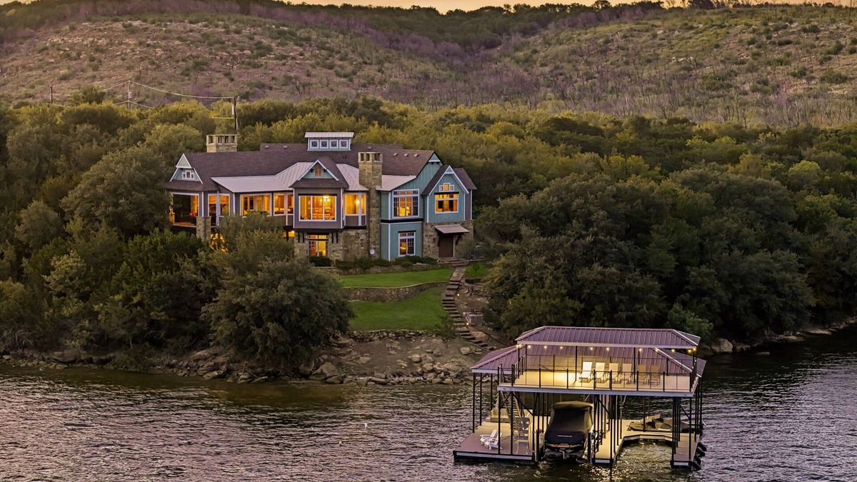 Graham House | Sunset Manor- with a DOCK & HOT TUB!