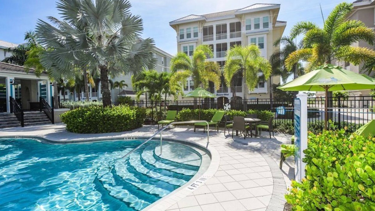 Whitney Beach Condo | Sunset Margarita - Pet Condo Near Anna Maria w/Pool, Bikes & Easy Beach Access