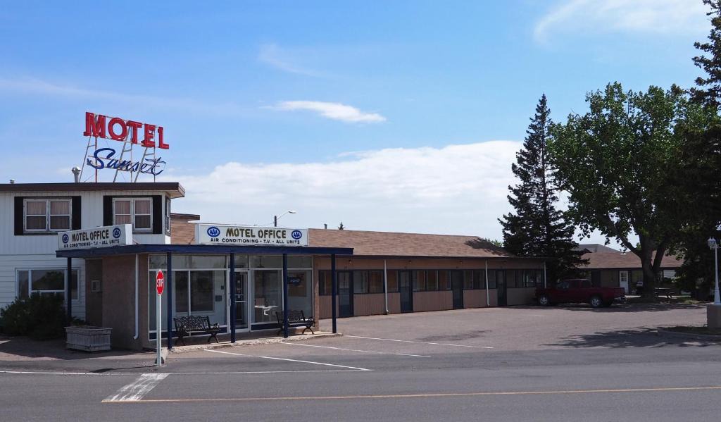 Fort Macleod Hotel | Sunset Motel