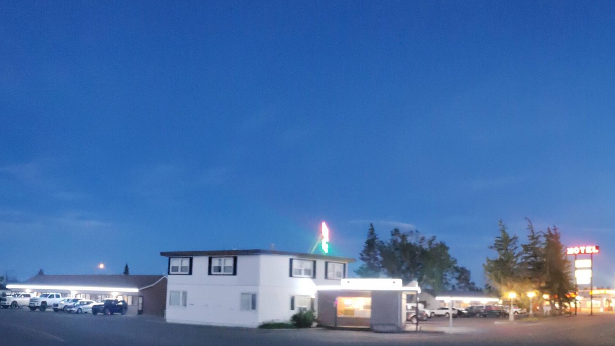 Fort Macleod Hotel | Sunset Motel