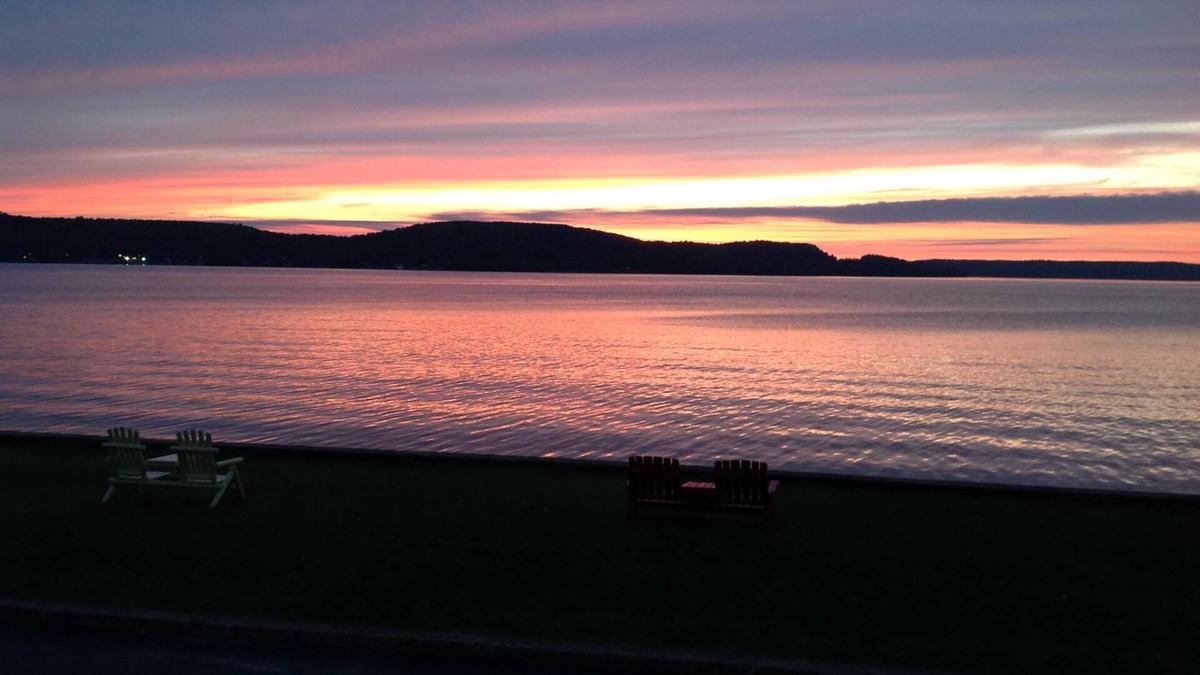 Munising Hotel | Sunset Motel On The Bay