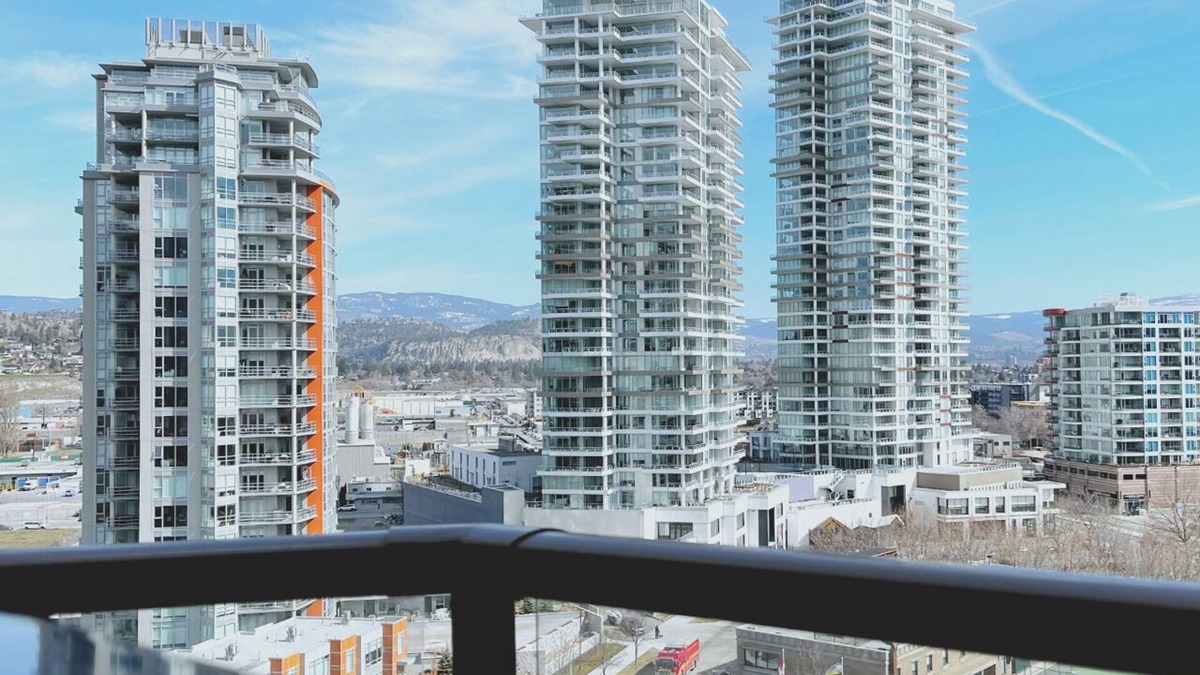 Central Okanagan House | Sunset Oasis Kelowna