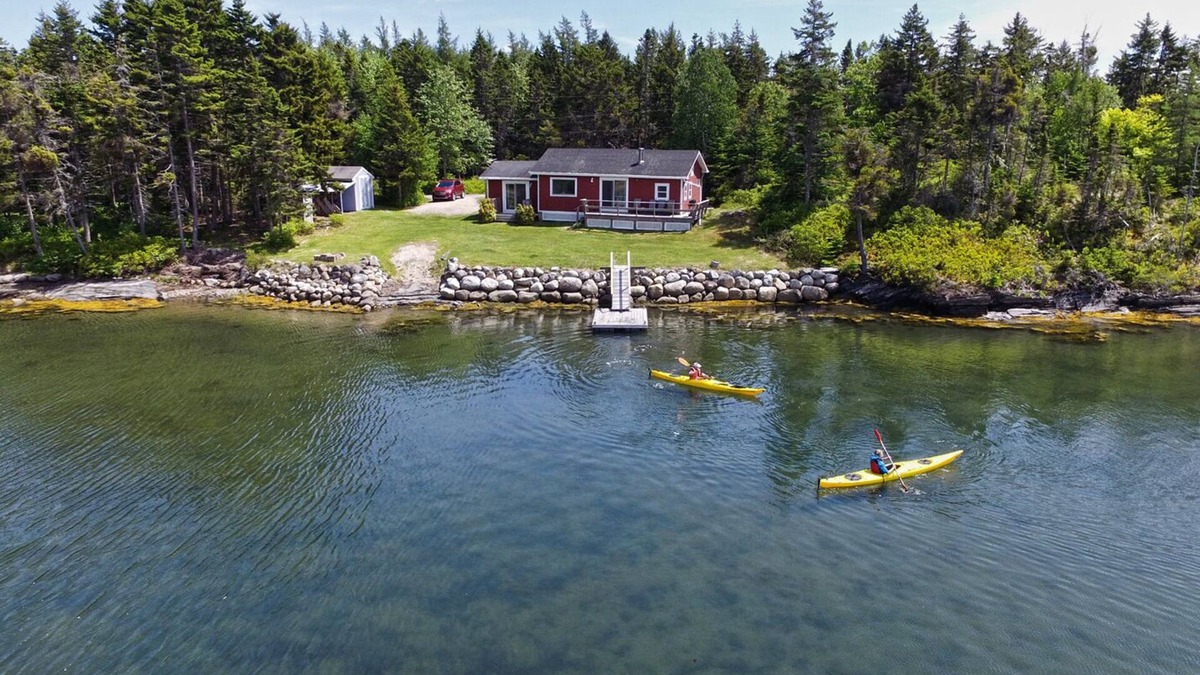 Garden Lots Cottage | Sunset Ocean Cove Waterfront Cottage - 10 mins from Lunenberg, great restaurants