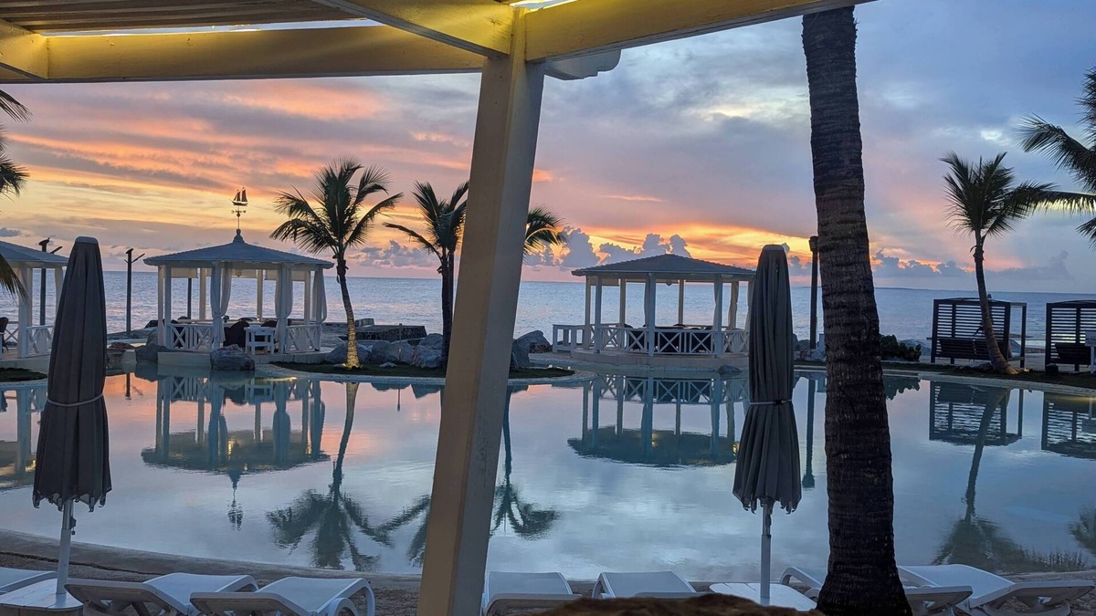 Dominicus Apartment | Sunset Paradise: Apt with Ocean and Pool access