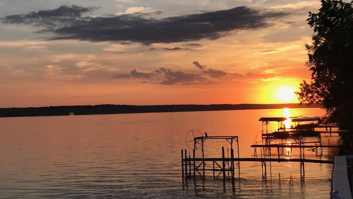Town of Ledyard Cottage | Sunset Paradise, lakefront on Cayuga Lake w/ Hot Tub, Screened Porch & Boat Lift