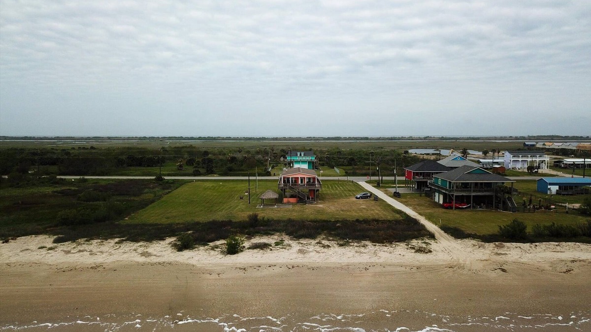 Port Bolivar House | Sunset Peach: 3 BR, 2 BA House in Caplen, Sleeps 10