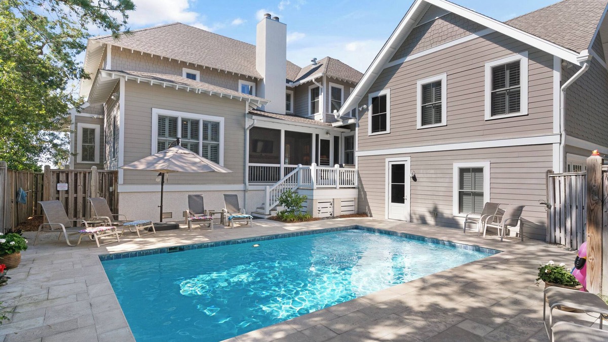 East Beach House | Sunset Peak sleeps 12 with a pool