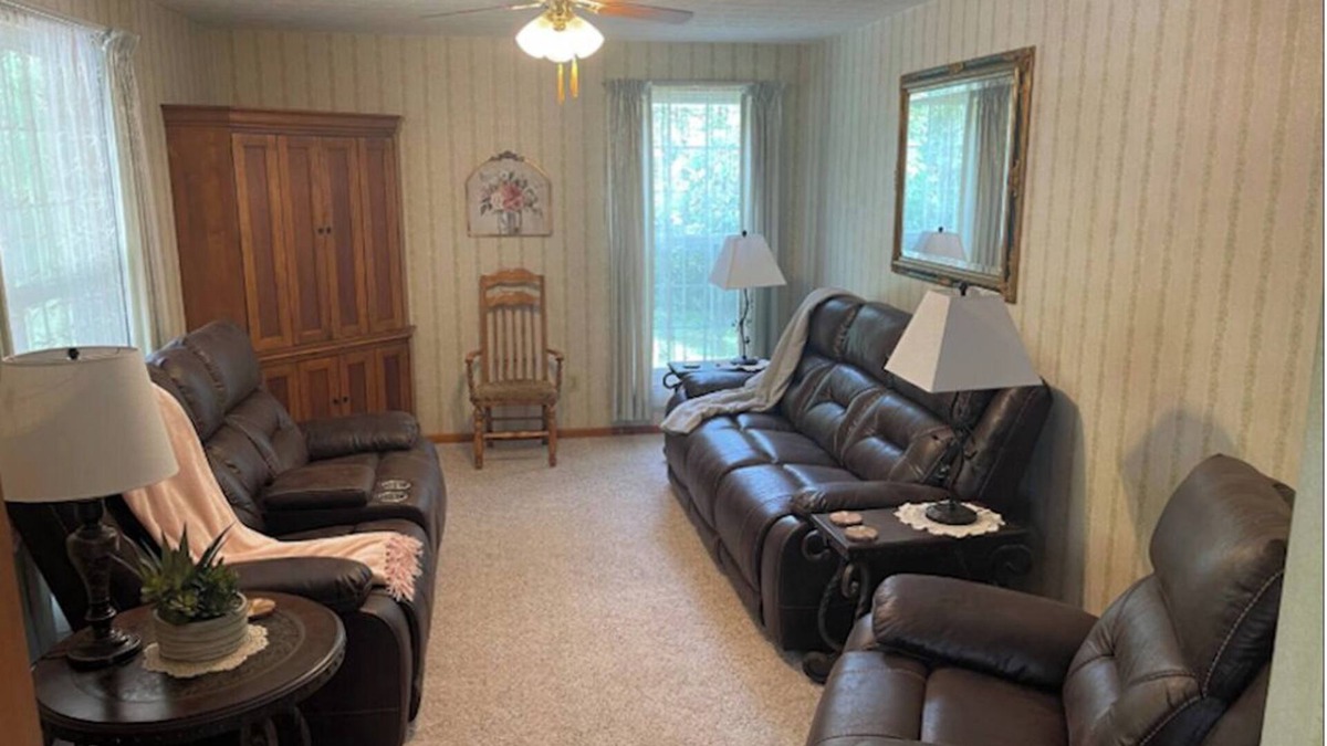 Waynesville House | Sunset Place - 3-bedroom house in Waynesville Fort Leonard wood - Pool Table